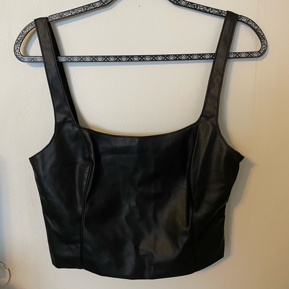 NWT Abercrombie and Fitch Crop Top M - Picture 2 of 4